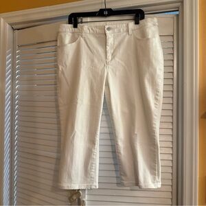 Chico's White Capris